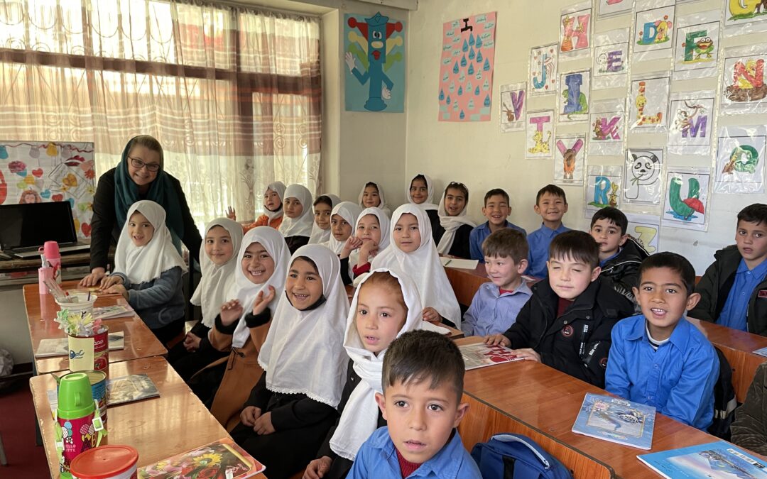 La escuela primaria de Kabul celebra el «Día del niño»